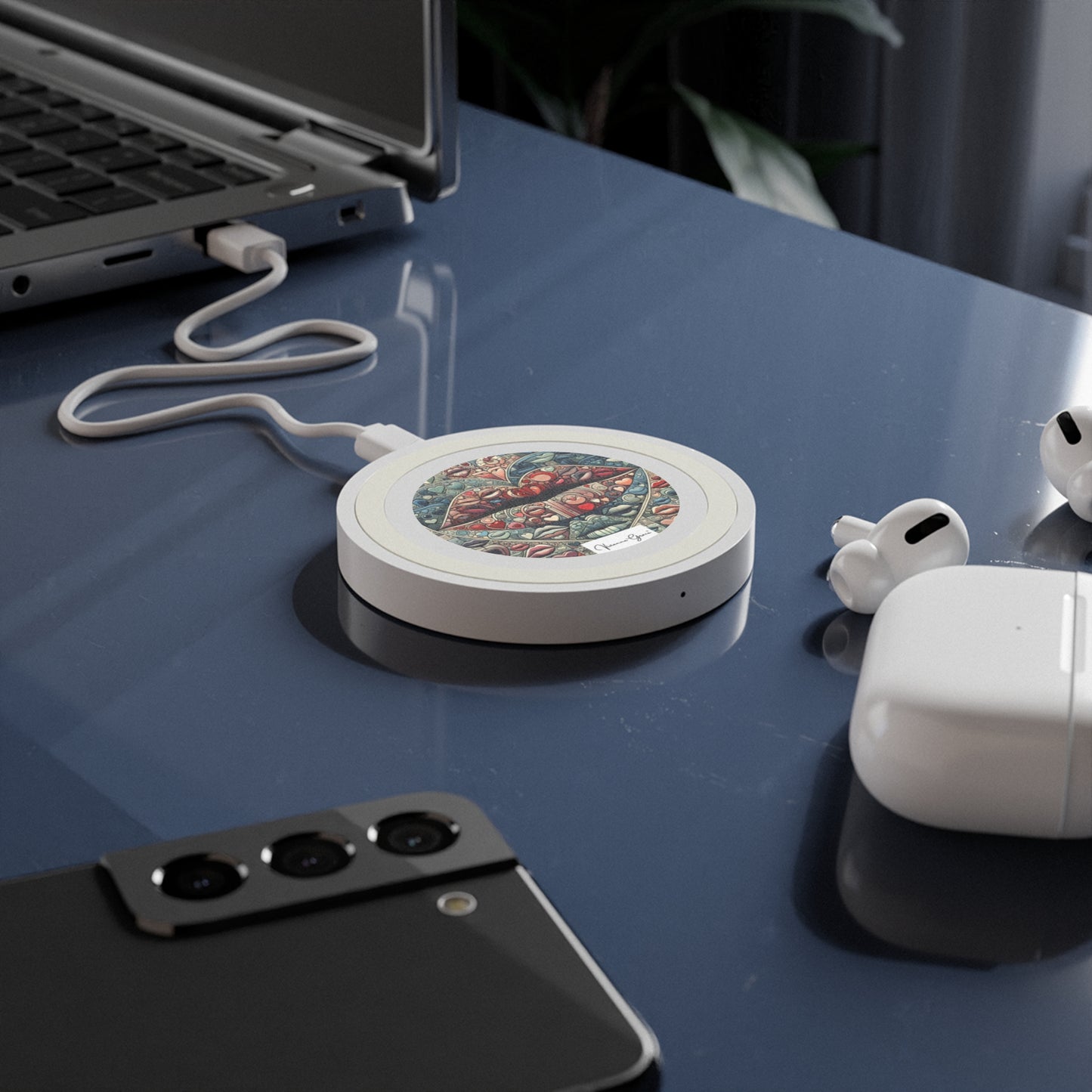 Quake Wireless Charging Pad - BLUE LIPS - Vivienne Grace