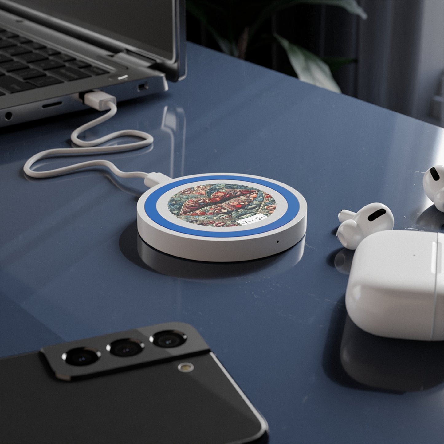 Quake Wireless Charging Pad - BLUE LIPS - Vivienne Grace